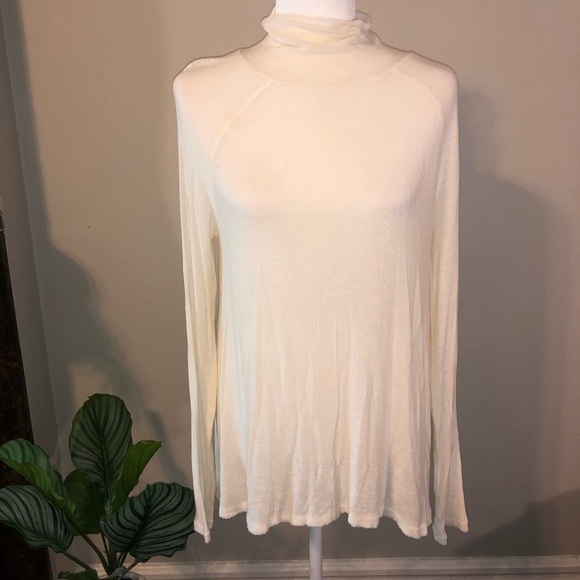 Free People Sweaters - Free People Cream Lightweight Turtleneck Sweater